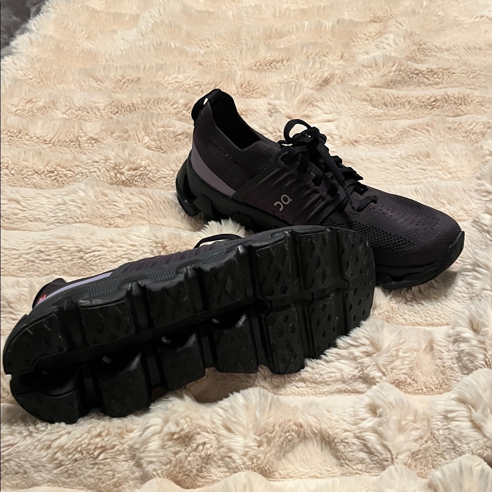 NWT ON women’s Cloud swift 3 (OC) black with purple size 8.5 NWT w box - Picture 5 of 7